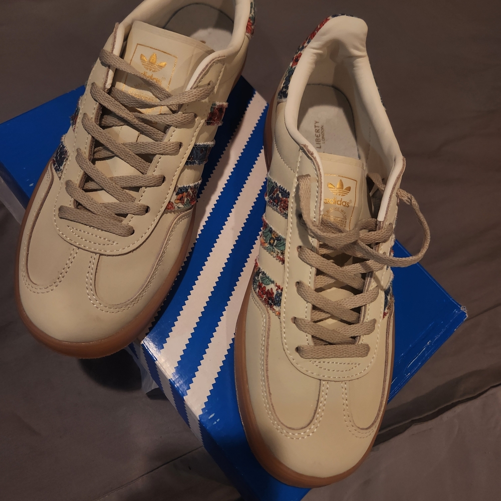 Adidas Women's Cream and Multicolor Sneakers